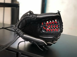 Pitcher's baseball glove